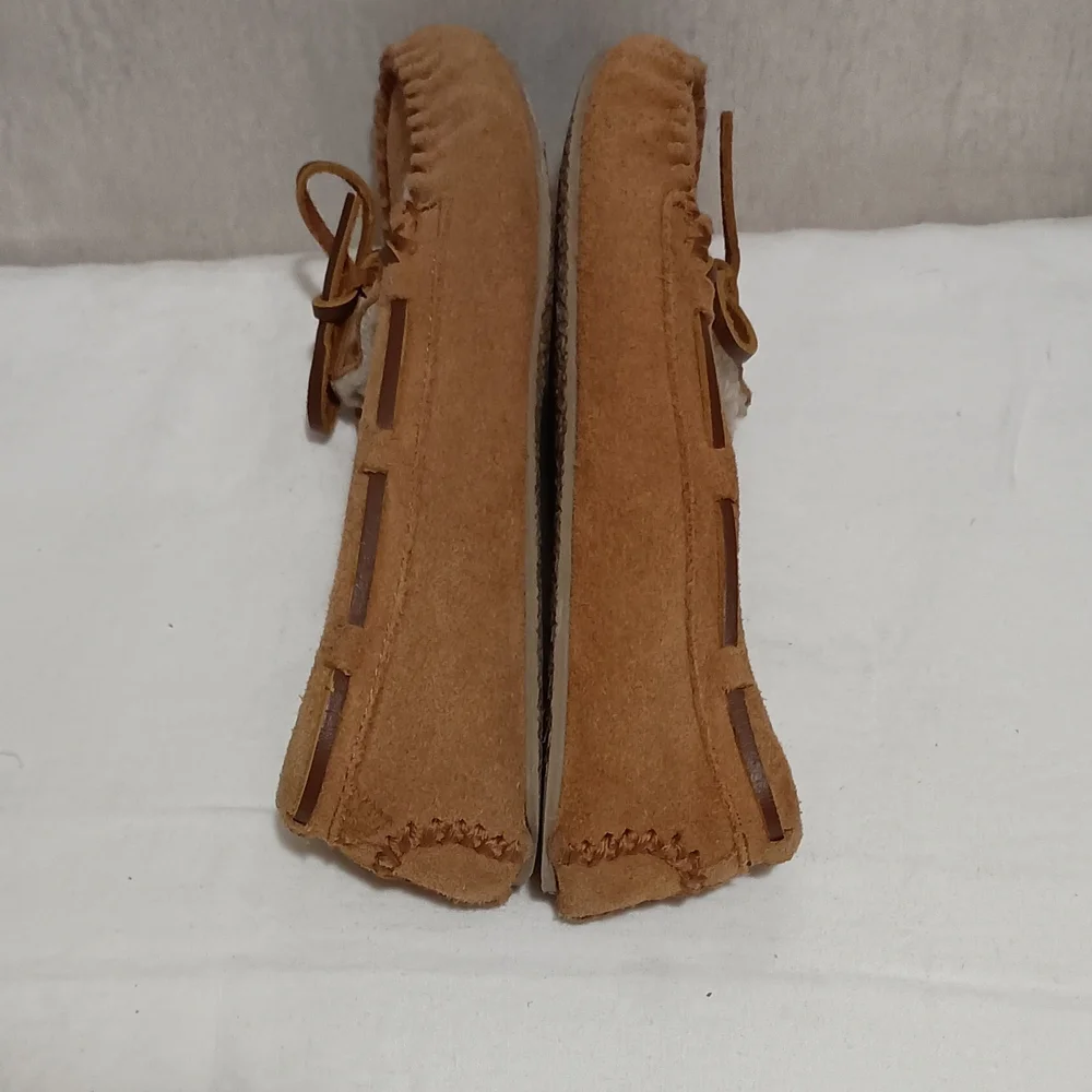 Child Size 2 Minnetonka Moccasin Slipper Shoes